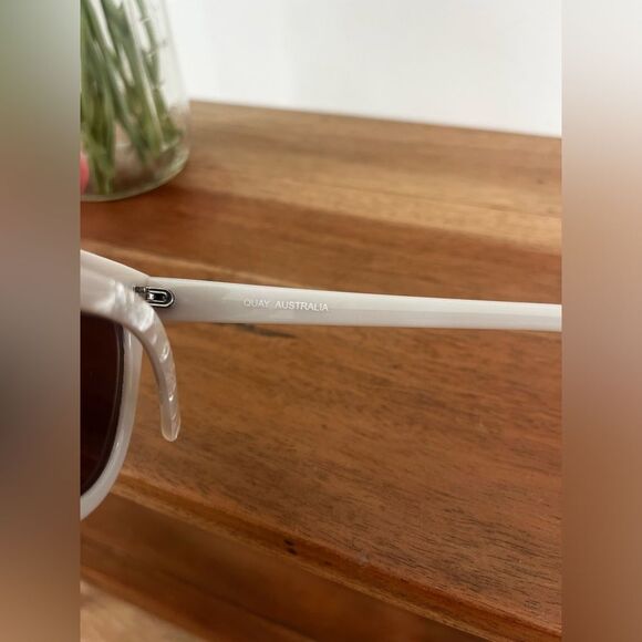 QUAY Noosa white tortoise Sunglasses with Blue Lenses; Rare find!  Like new! - Picture 13 of 14